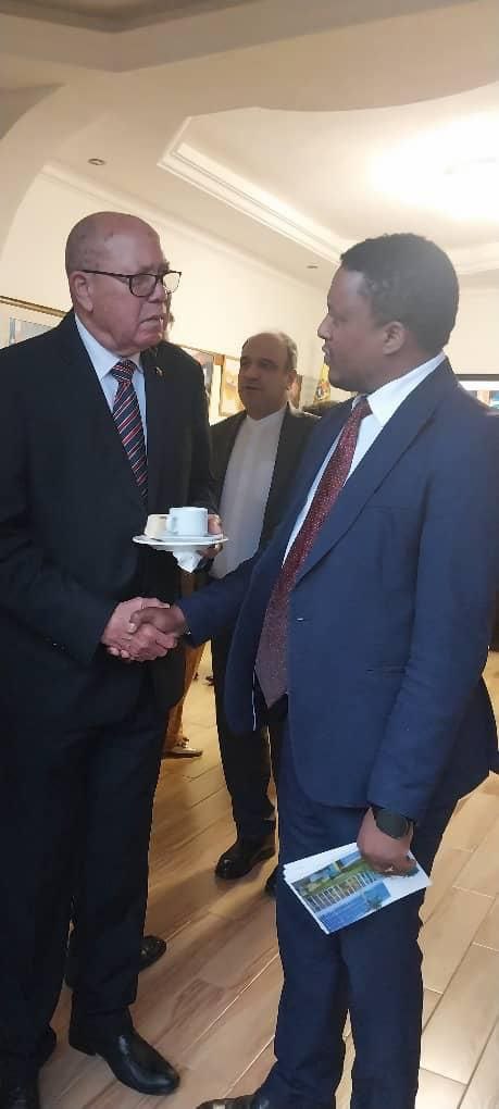 የአዲስ ቻምበር ዋና ፀሐፊ ከቬንዙዌላ አምባሳደር ጋር ተገናኝተው በጋራ መስራት በሚቻልበት ሁኔታ ላይ ተወያይተዋል ።